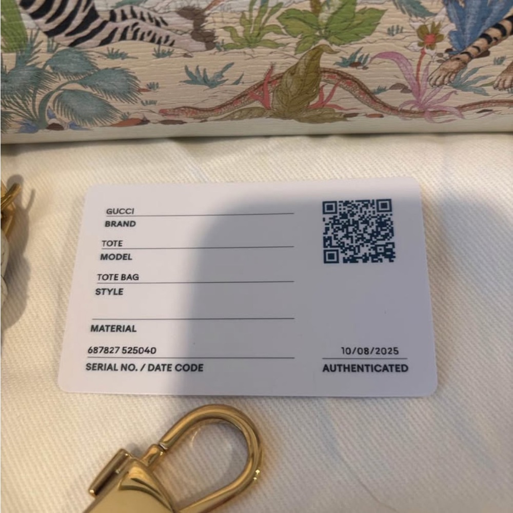 GUCCI Tiger Medium Convertible Tote Bag in White Chalky/Multicolor RARE W/ COA - Picture 4 of 11
